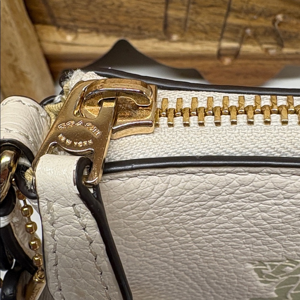 Coach Nolita shoulder/wristlet Chalk White - Picture 3 of 8